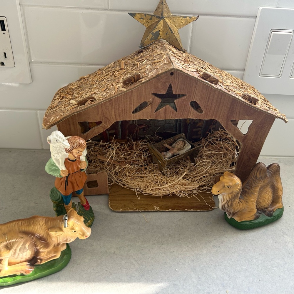 Vintage Nativity Set with Stable and 6 Pieces
